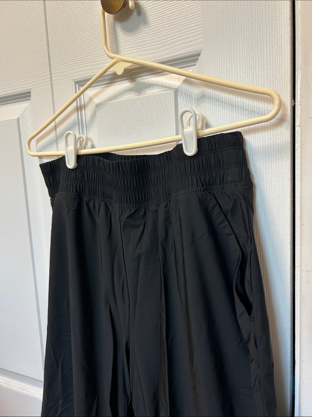 Old Navy Sleektech Barrel Leg Pants - Picture 2 of 5